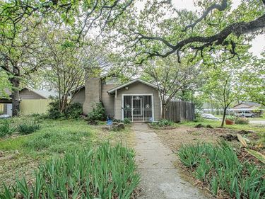 2625 Canton Drive, Fort Worth, TX 76112