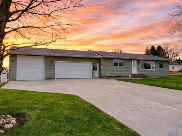 605 N First St., Doon, IA 51235