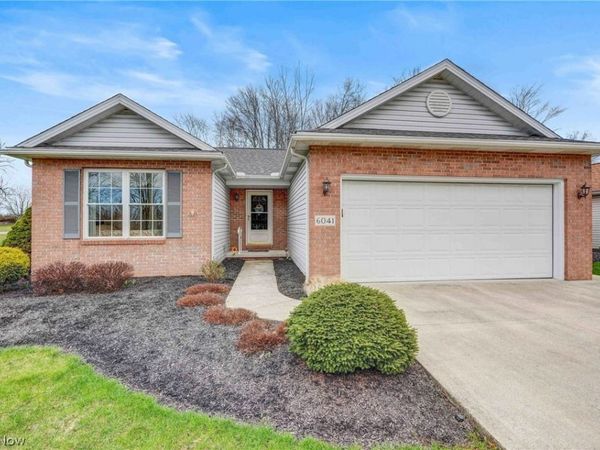 6041 Creekside Drive, Parma Heights, OH 44130