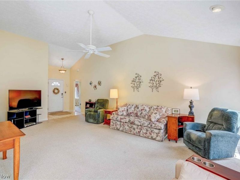 6041 Creekside Drive, Parma Heights, OH 44130 Photo 12