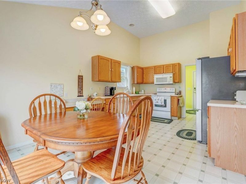 6041 Creekside Drive, Parma Heights, OH 44130 Photo 15