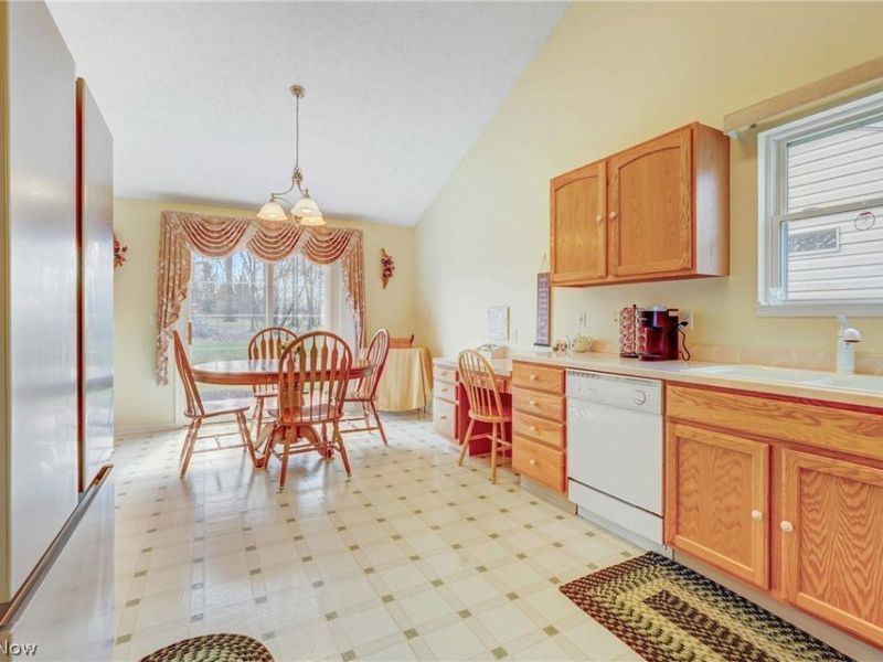 6041 Creekside Drive, Parma Heights, OH 44130 Photo 18