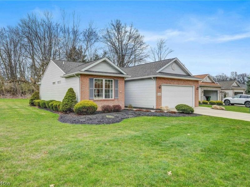 6041 Creekside Drive, Parma Heights, OH 44130 Photo 2