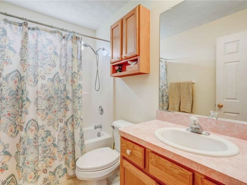 6041 Creekside Drive, Parma Heights, OH 44130 Photo 24