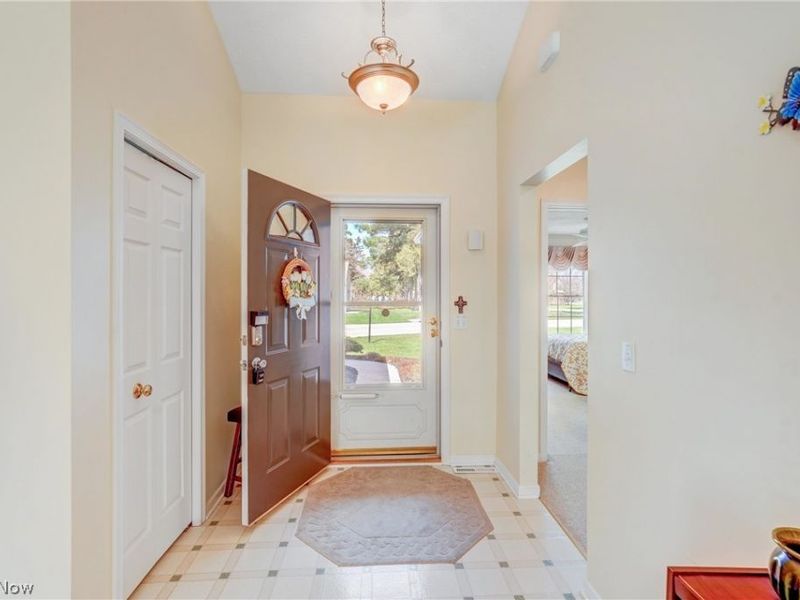 6041 Creekside Drive, Parma Heights, OH 44130 Photo 9