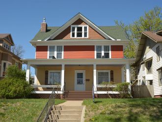 2219 Jackson St Sioux City, IA 51104