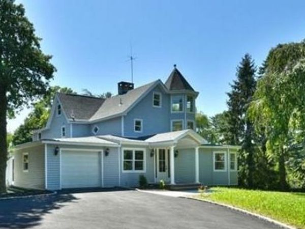 87 Dunlop Road , Huntington, NY 11743