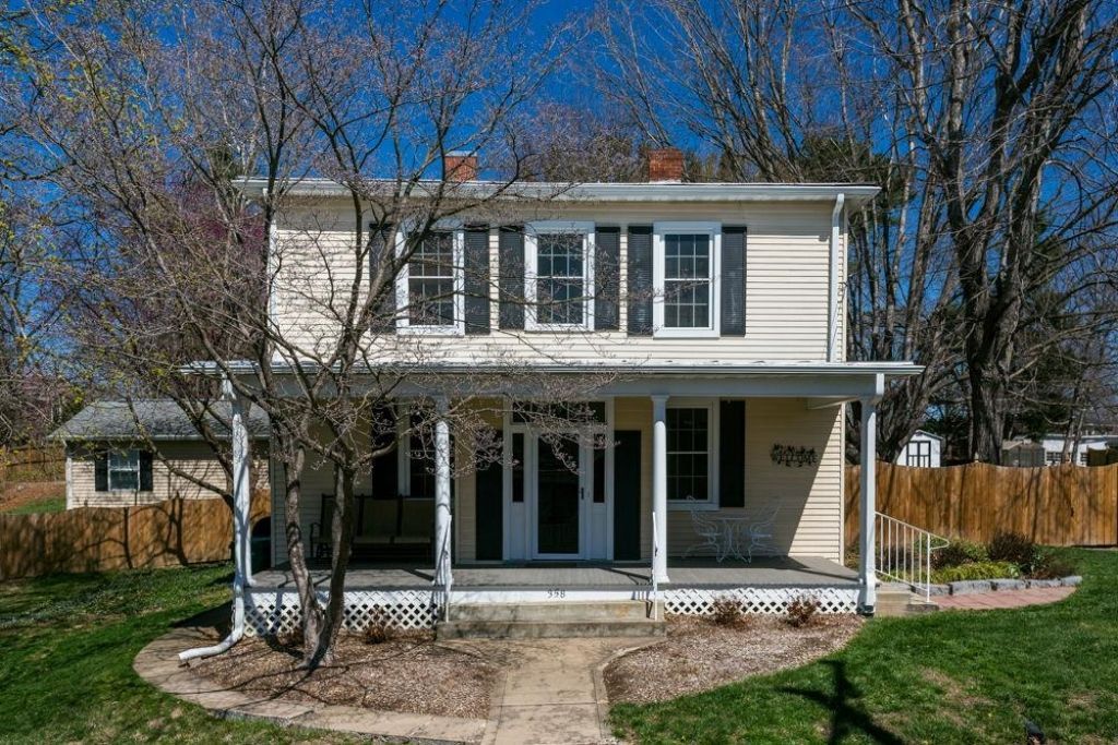 358 LOUISA ST primary photo