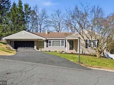 115 MAHANTONGO DRIVE, POTTSVILLE, PA 17901