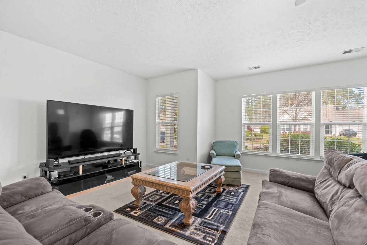 309 Meadowside Dr. Photo 9