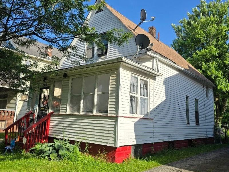 12718 Holborn Avenue, Cleveland, OH 44105 Photo 2