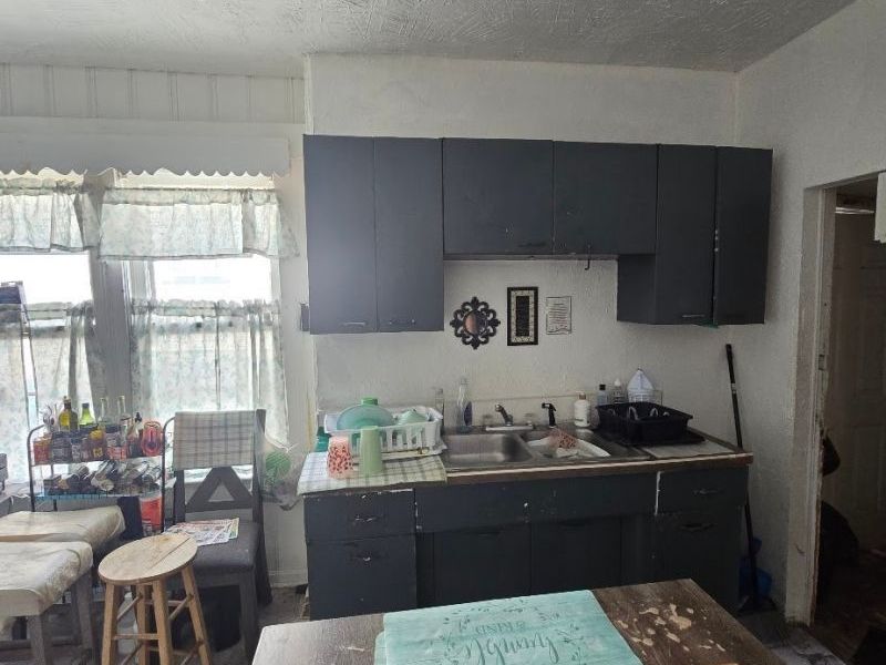 12718 Holborn Avenue, Cleveland, OH 44105 Photo 4