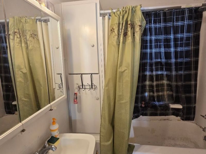 12718 Holborn Avenue, Cleveland, OH 44105 Photo 5