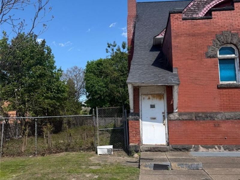 10515 Helena Avenue, Cleveland, OH 44108 Photo 3
