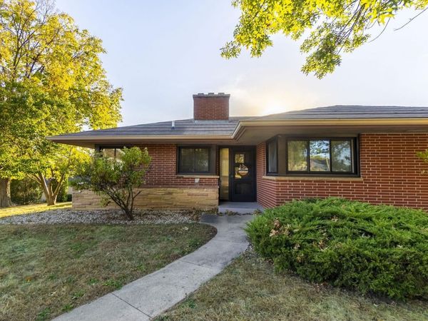 904 Columbia Drive, Cedar Falls, IA 50613