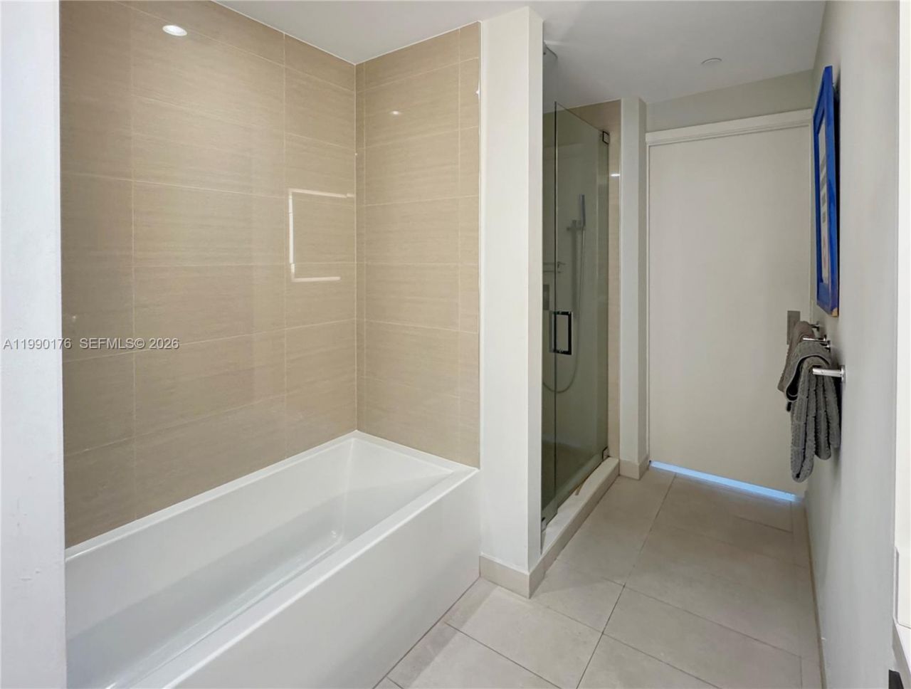 851 NE 1st Ave , Unit 302, Miami, FL 33132 Photo