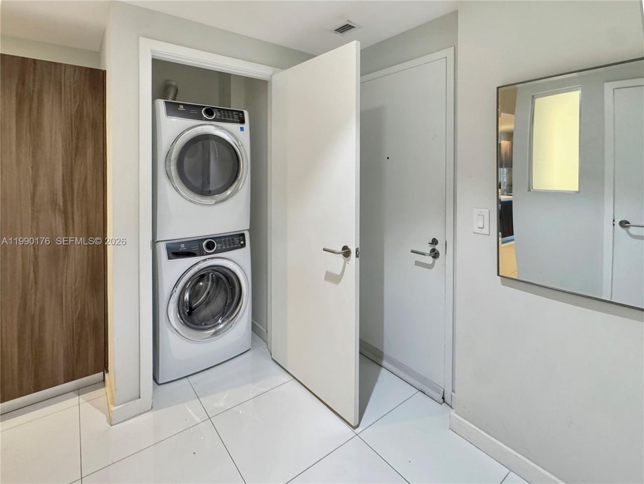 851 NE 1st Ave , Unit 302, Miami, FL 33132 Photo