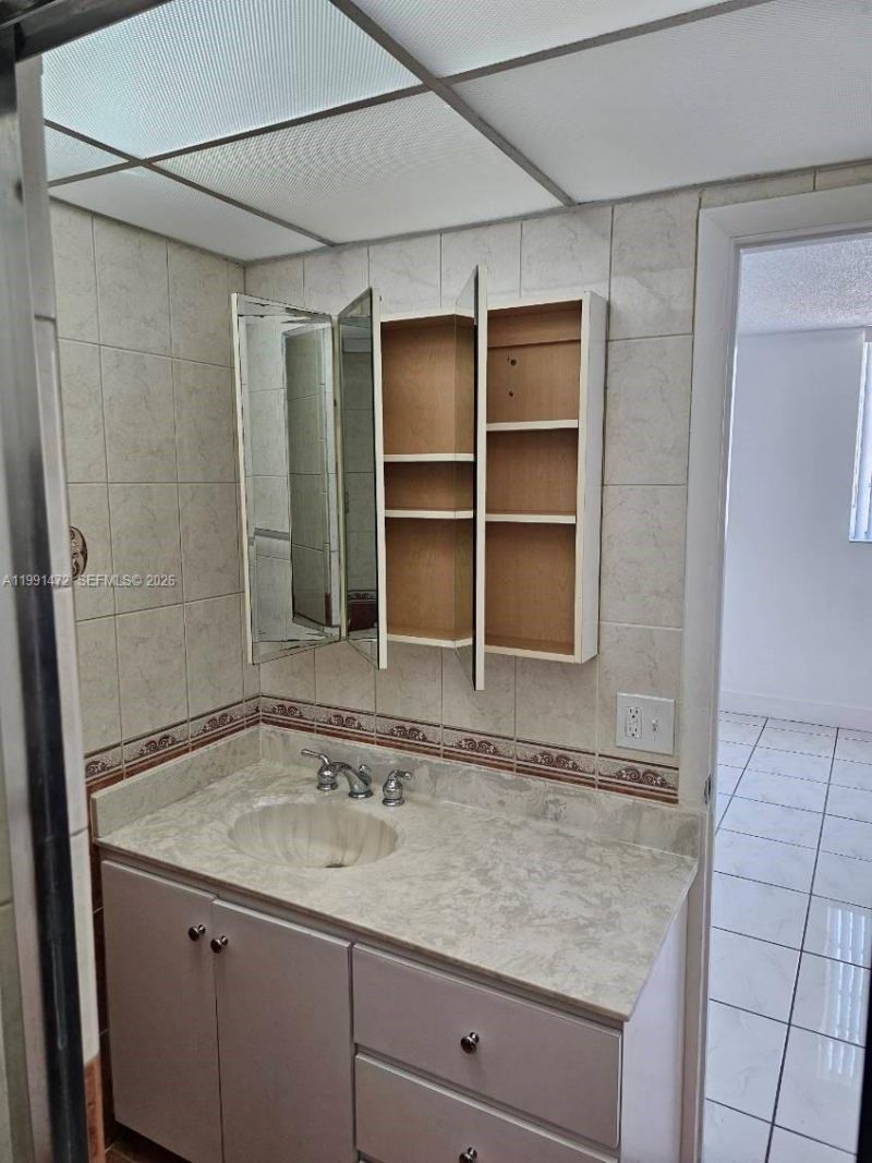 10090 NW 80th Ct , Unit 1350, Hialeah Gardens, FL 33016 Photo