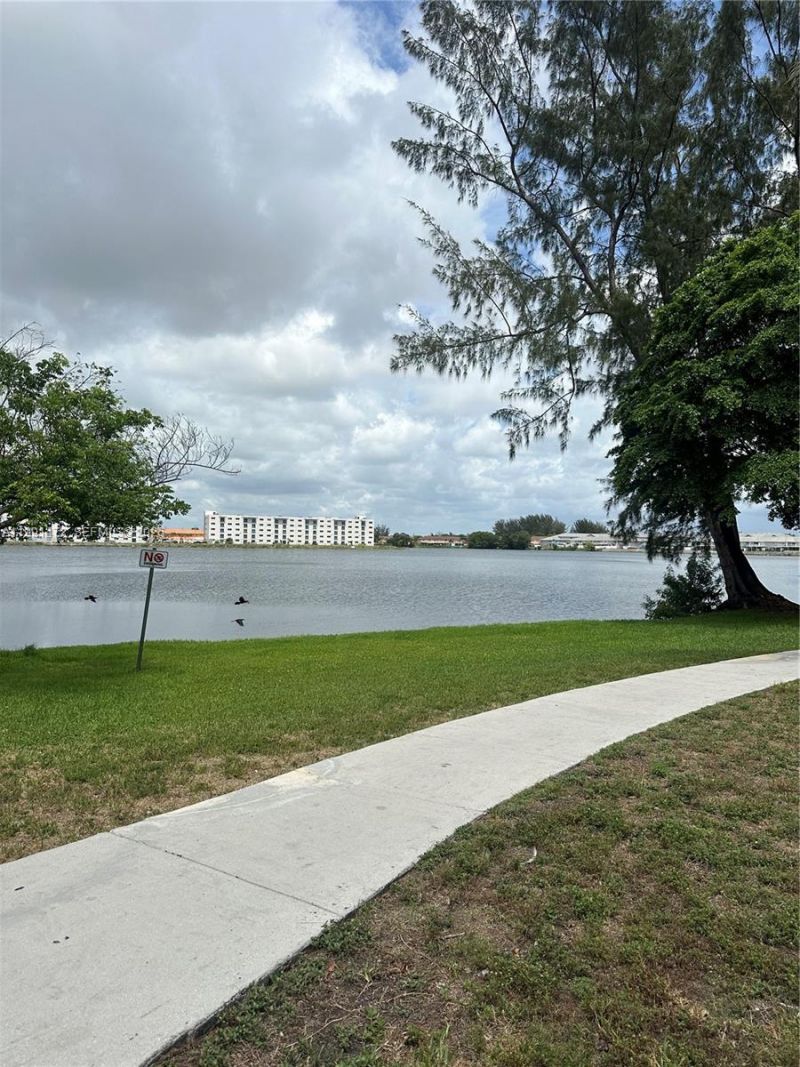 10090 NW 80th Ct , Unit 1350, Hialeah Gardens, FL 33016 Photo