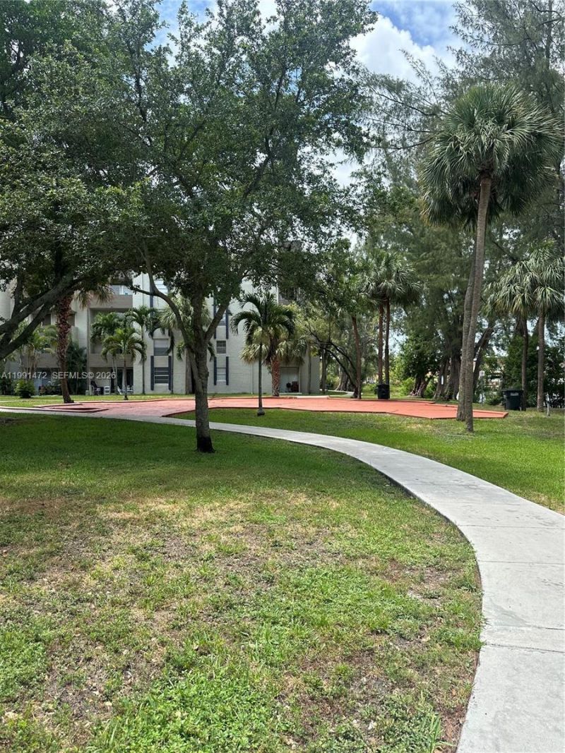 10090 NW 80th Ct , Unit 1350, Hialeah Gardens, FL 33016 Photo