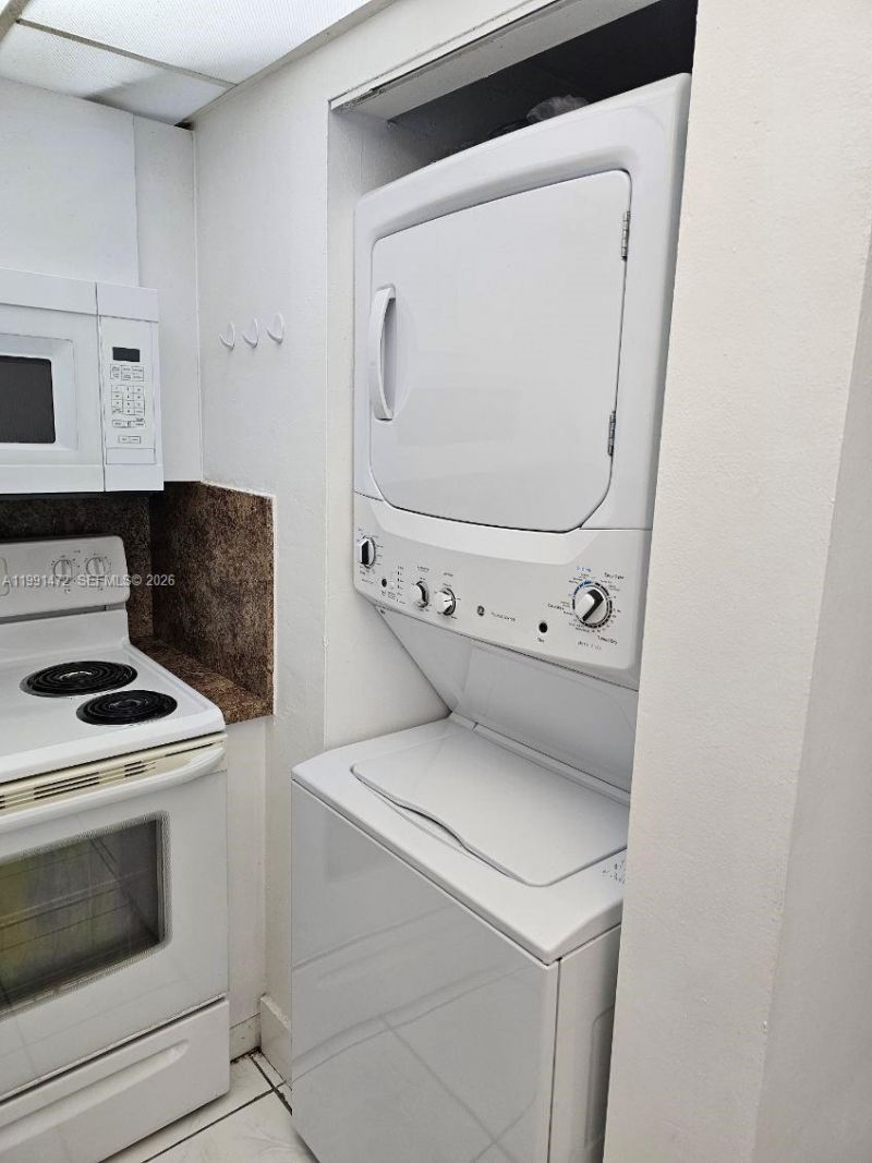 10090 NW 80th Ct , Unit 1350, Hialeah Gardens, FL 33016 Photo