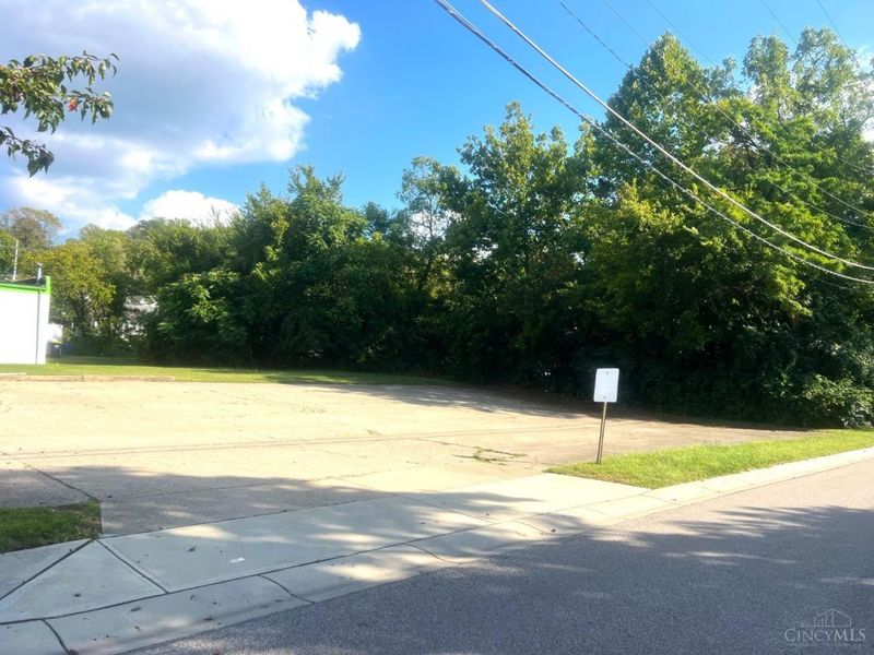 3325 E Sharon Road, Sharonville, OH 45241 Photo 2