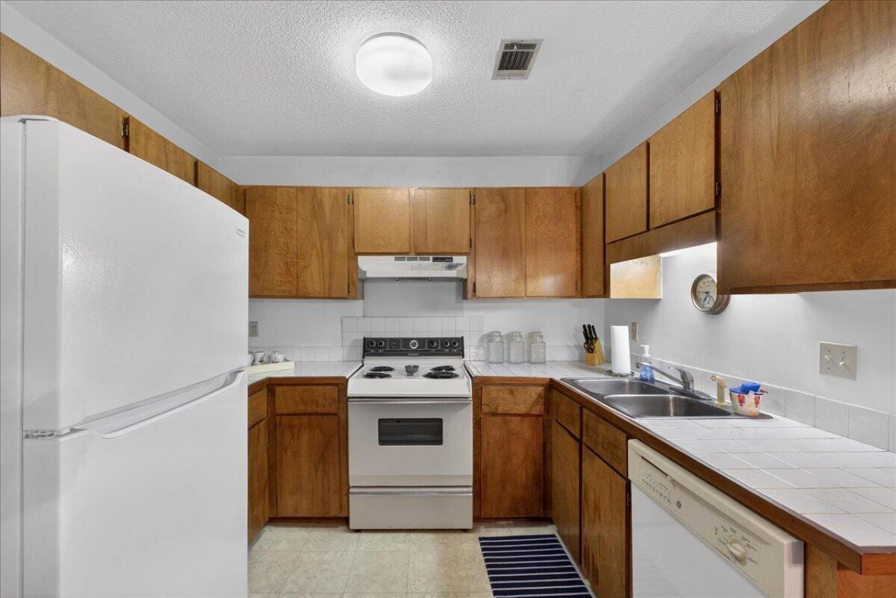 2011 Coldspring Drive Photo 17