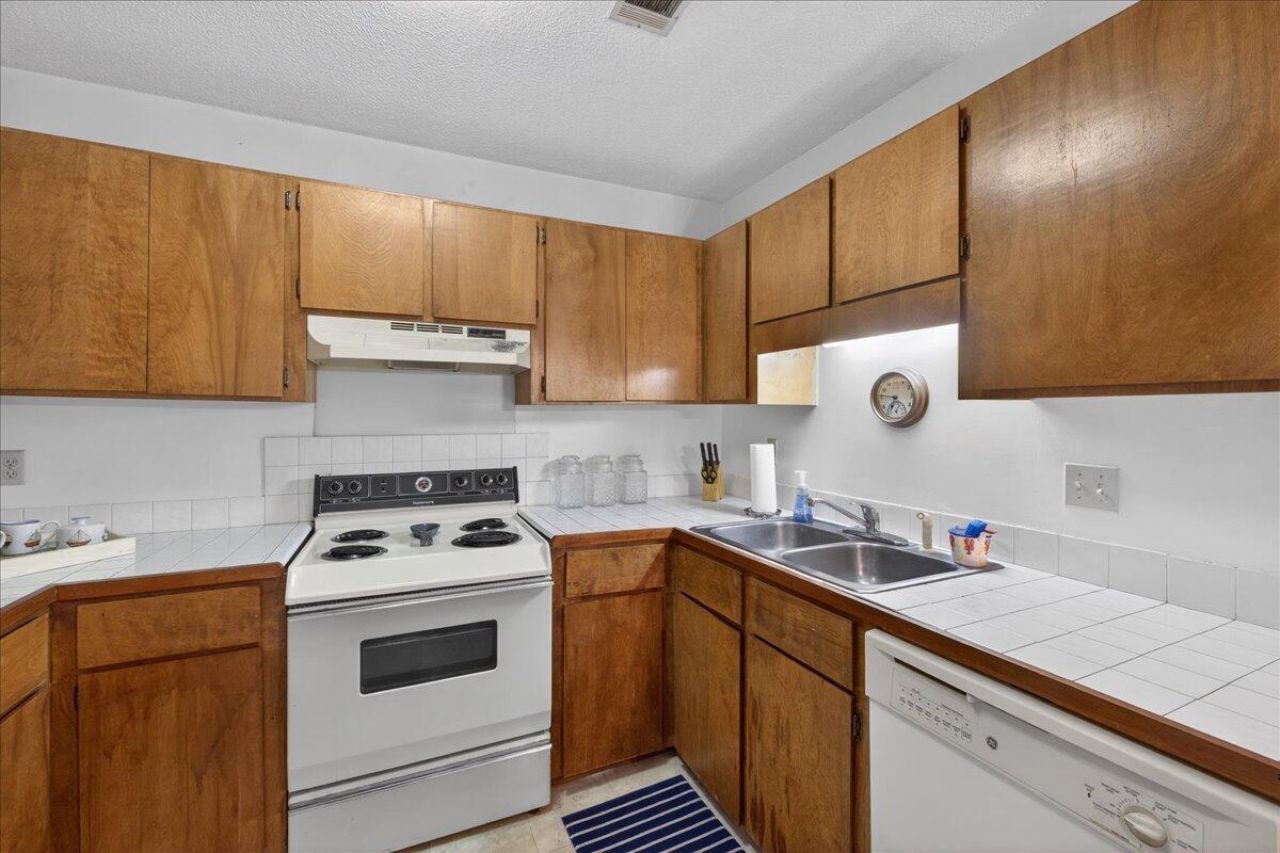 2011 Coldspring Drive Photo 18