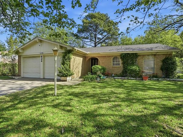 624 NW Barbara Lane , Burleson, TX 76028