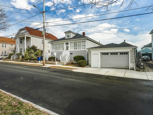 58 Oaklawn St, New Bedford, MA 02744