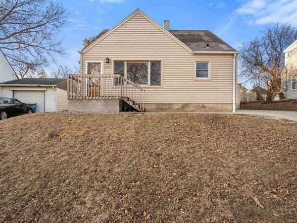1613 E 25th St, Sioux Falls, SD 57105