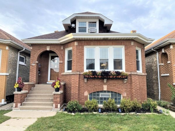 5916 W Cornelia Avenue , Chicago, IL 60634
