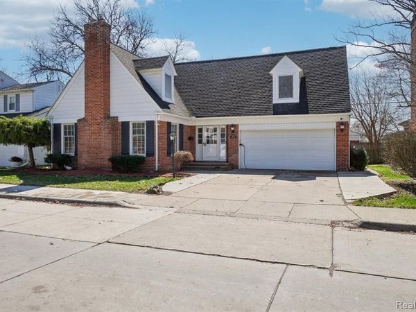 20600 Danbury Lane, Harper Woods, MI 48225