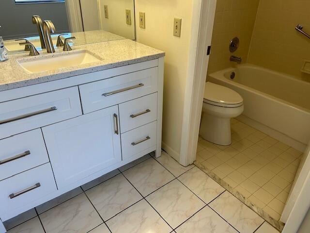 145 Lake Nancy Lane, Unit 125, West Palm Beach, FL 33411 Photo