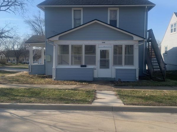 706 W 12th Street, Cedar Falls, IA 50613