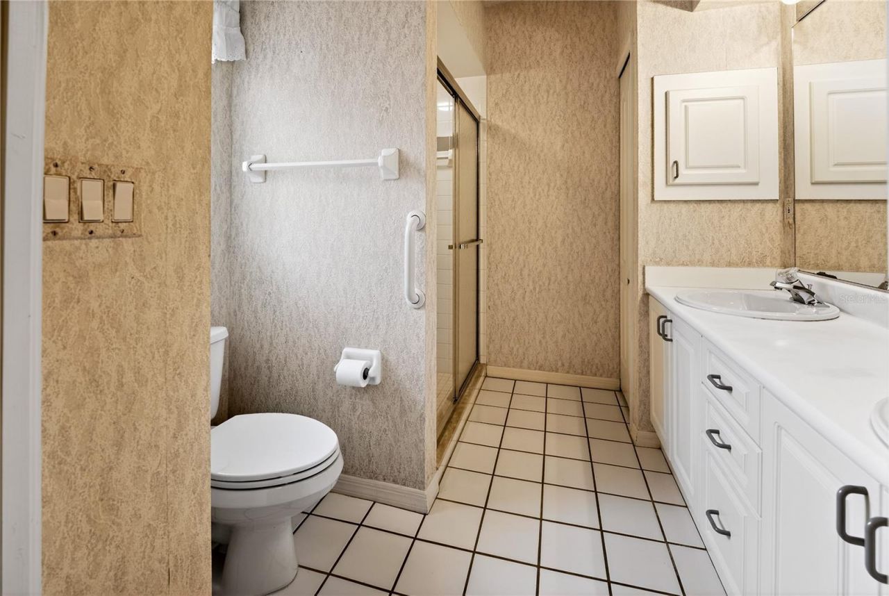 4436 Fern Drive , Unit 5, Bradenton, FL 34208 Photo