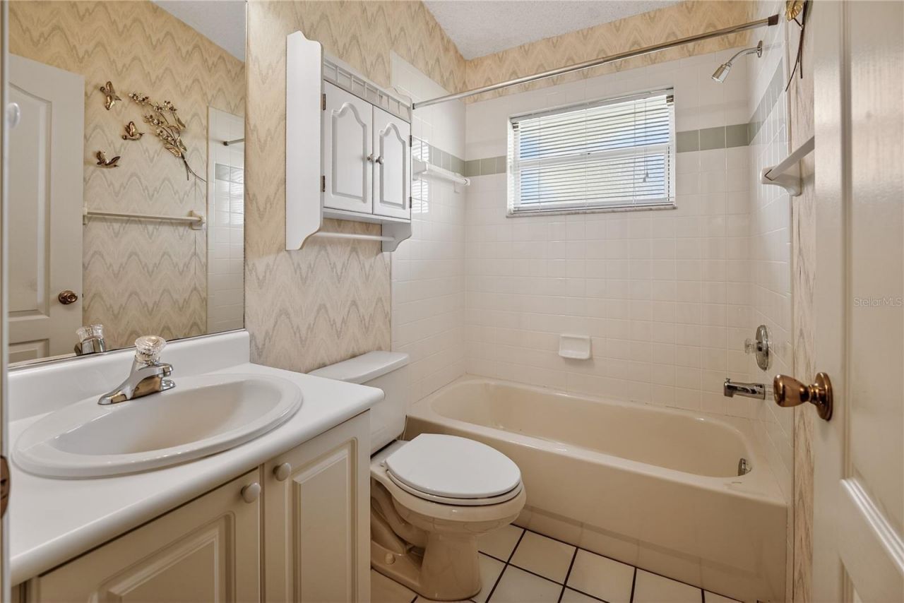 4436 Fern Drive , Unit 5, Bradenton, FL 34208 Photo