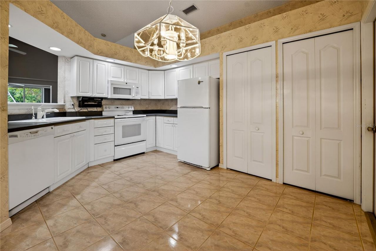 4436 Fern Drive , Unit 5, Bradenton, FL 34208 Photo