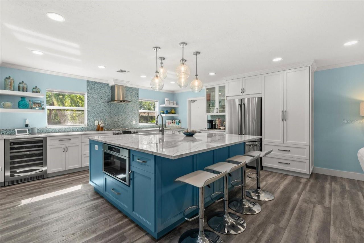 704 Tropical Circle, Sarasota, FL 34242 Photo