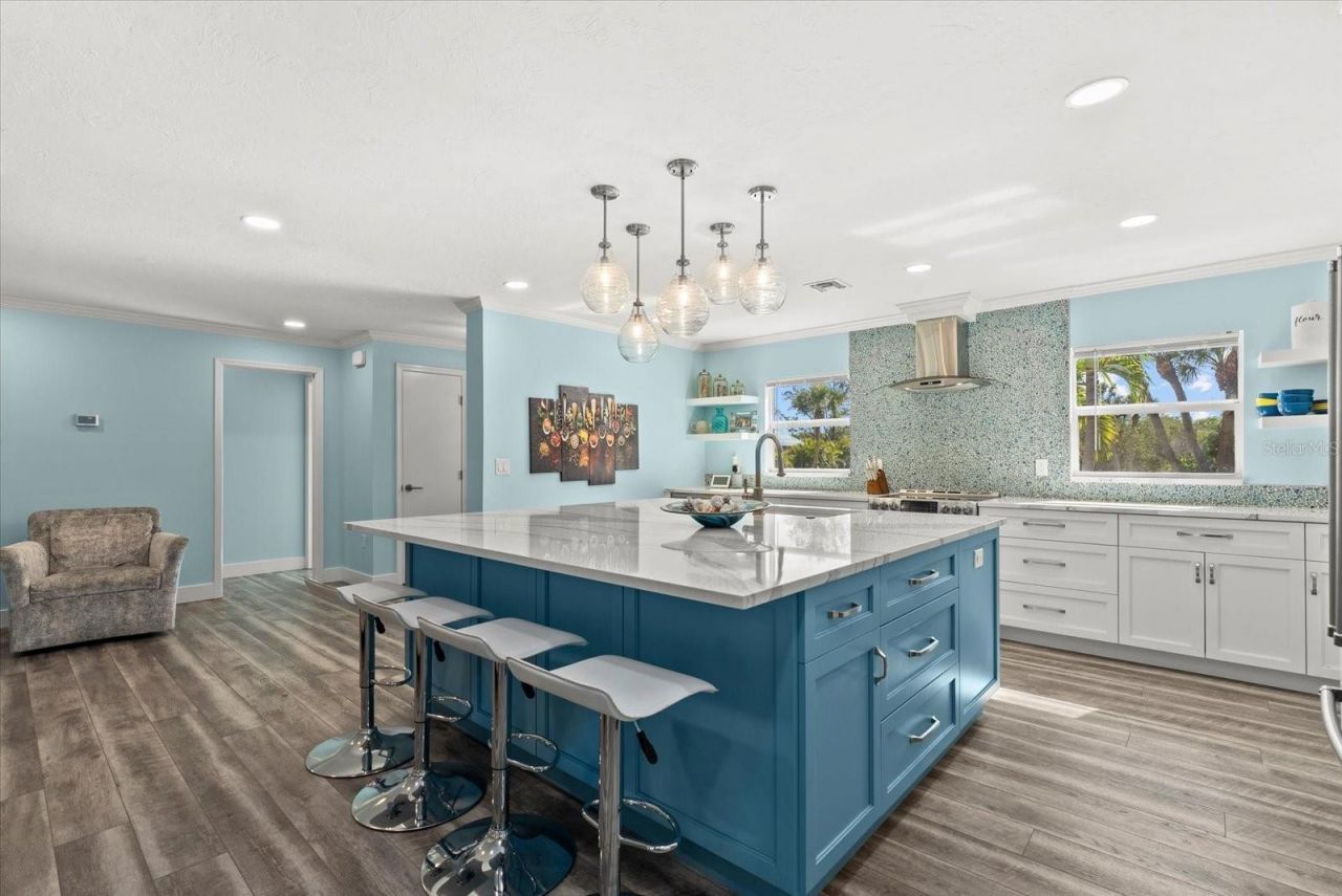 704 Tropical Circle, Sarasota, FL 34242 Photo