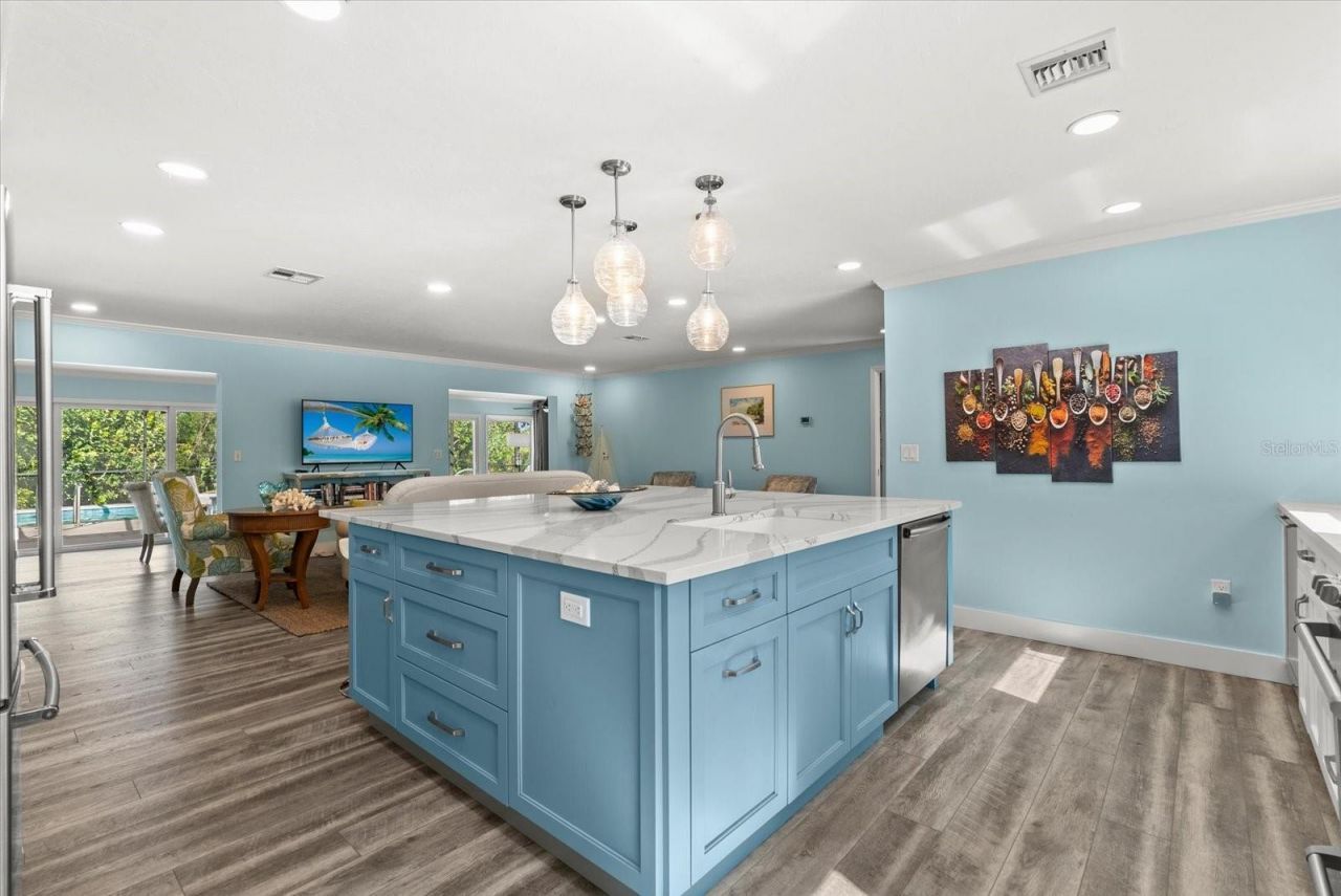 704 Tropical Circle, Sarasota, FL 34242 Photo