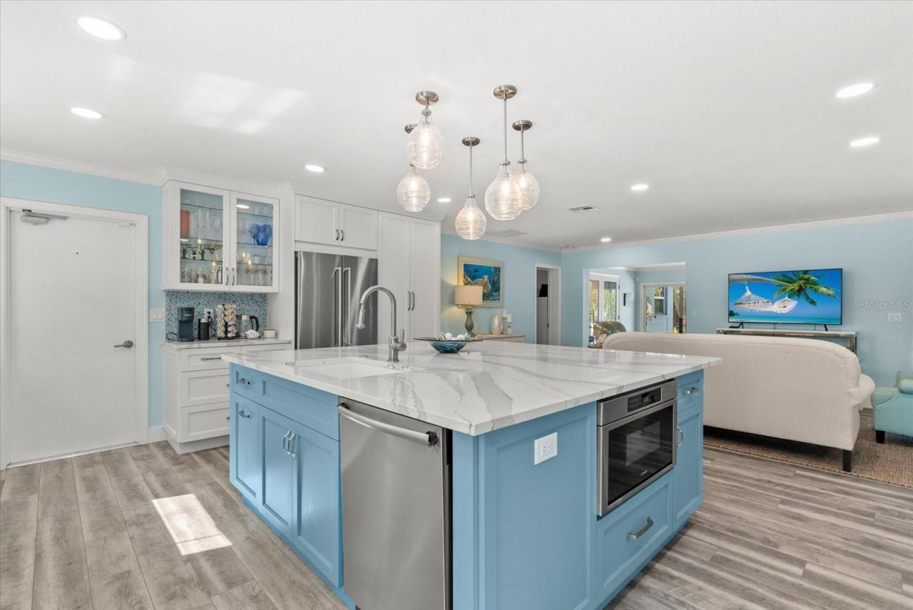 704 Tropical Circle, Sarasota, FL 34242 Photo