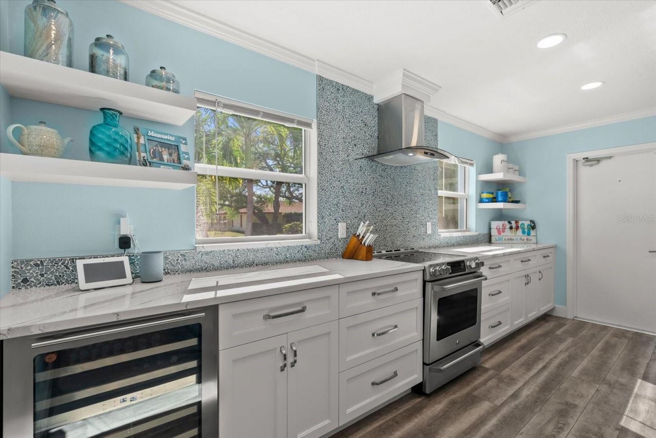 704 Tropical Circle, Sarasota, FL 34242 Photo