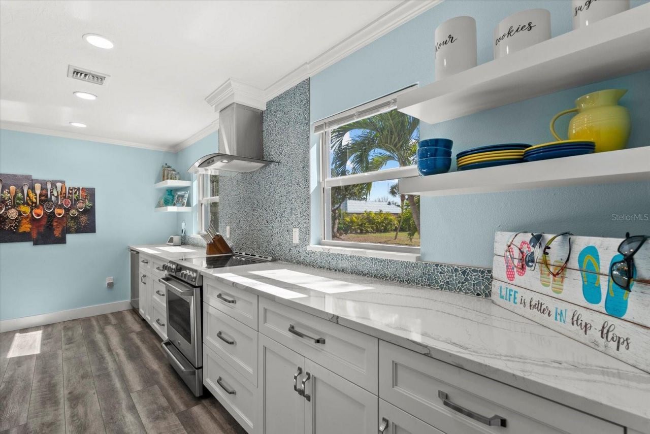 704 Tropical Circle, Sarasota, FL 34242 Photo