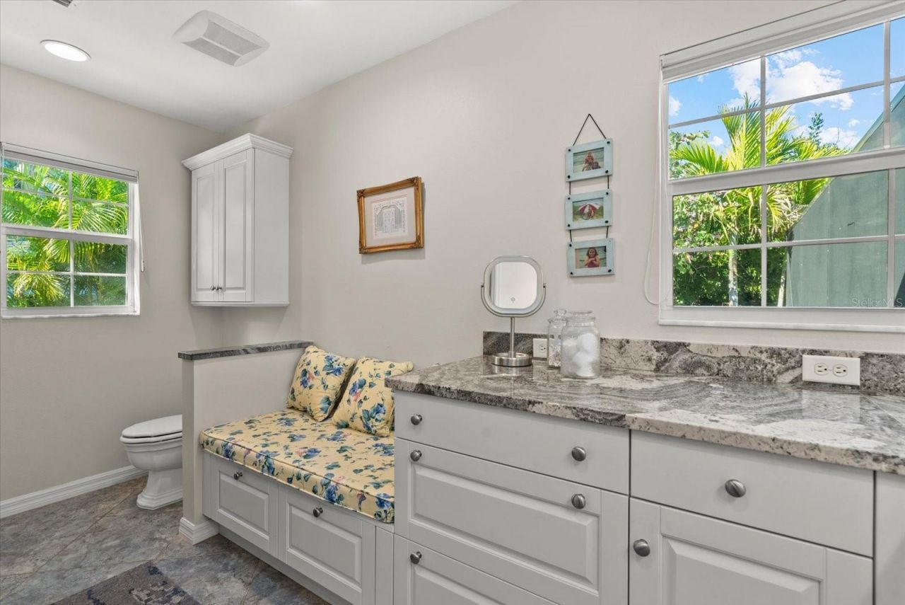 704 Tropical Circle, Sarasota, FL 34242 Photo