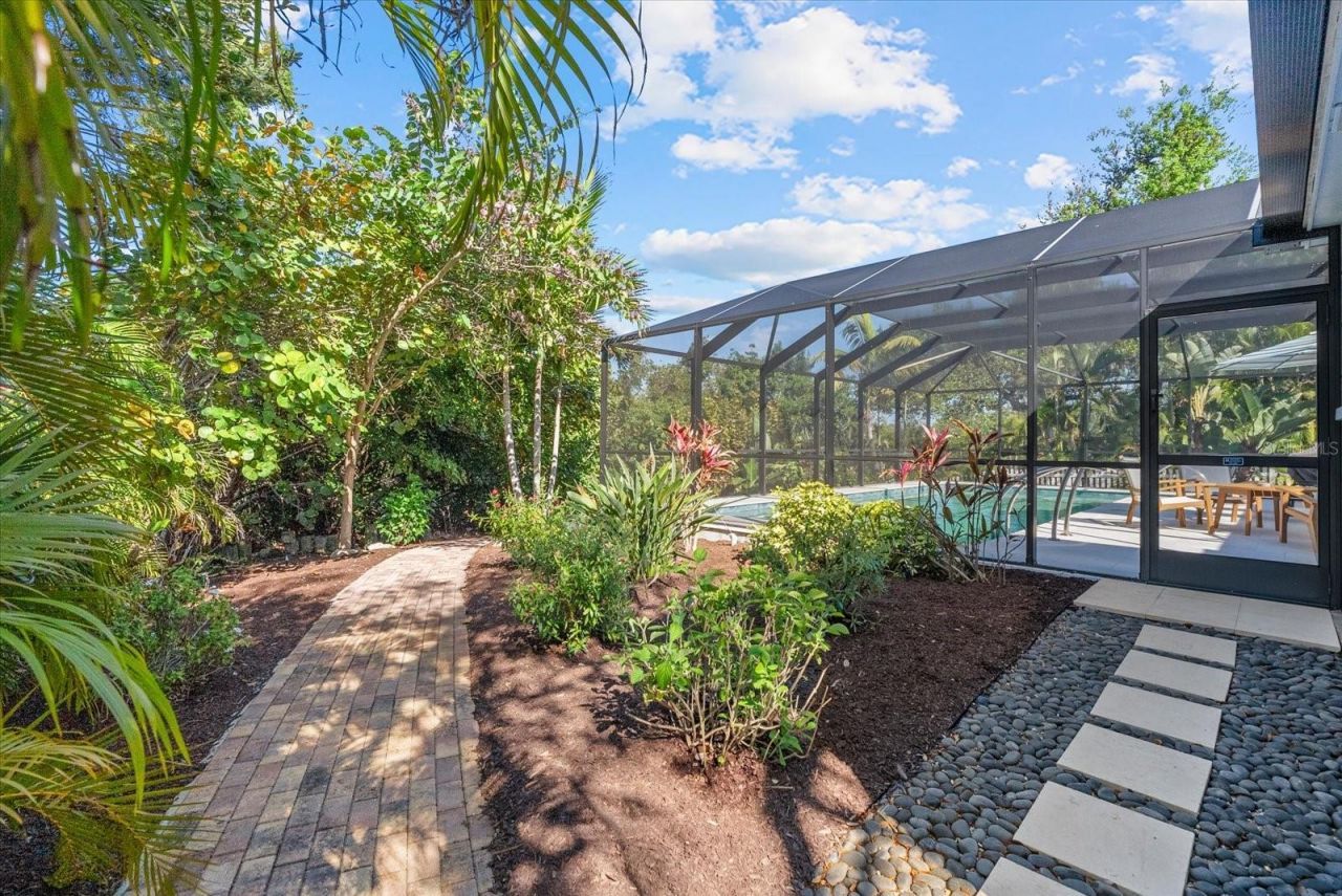 704 Tropical Circle, Sarasota, FL 34242 Photo