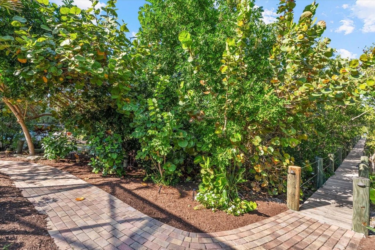 704 Tropical Circle, Sarasota, FL 34242 Photo