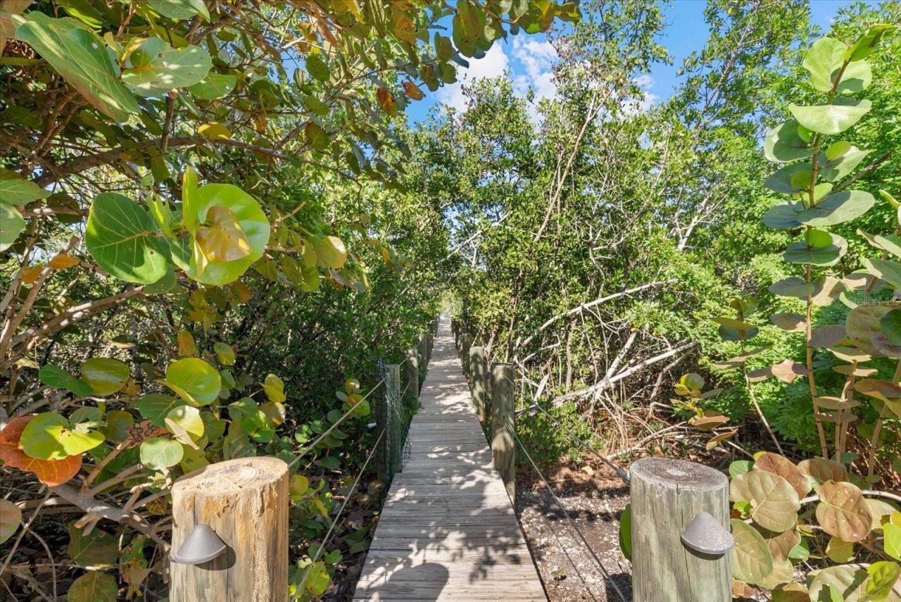 704 Tropical Circle, Sarasota, FL 34242 Photo