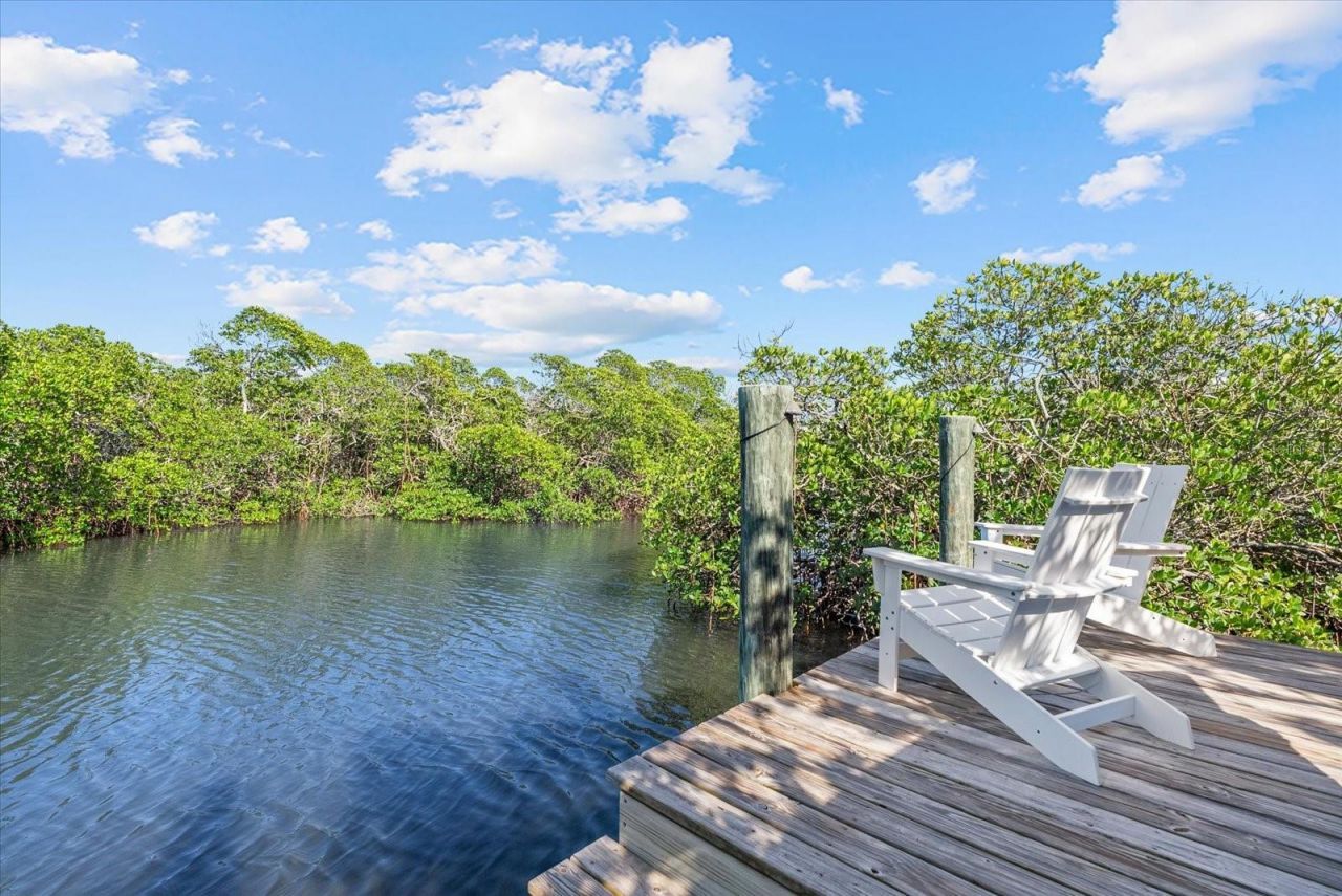 704 Tropical Circle, Sarasota, FL 34242 Photo