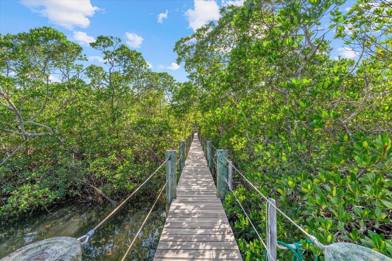 704 Tropical Circle, Sarasota, FL 34242 Photo